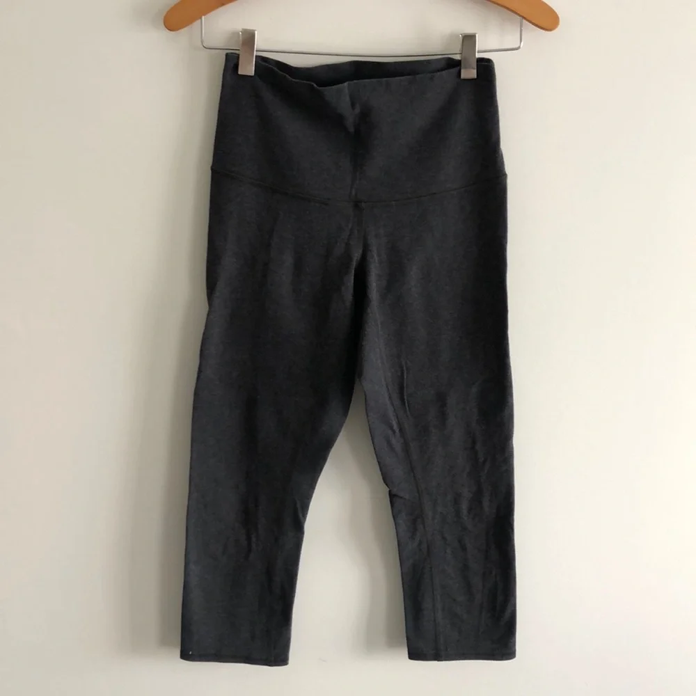 EUC! LULULEMON Capri‎ knit high waist leggings 6 dark heathered grey